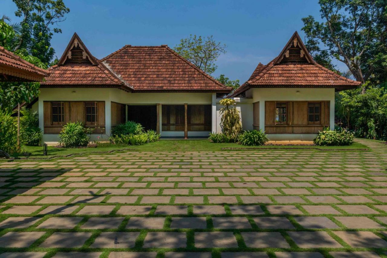 Villa Cheppanam House With Backwater View And Pvt Lawn By Stayvista *