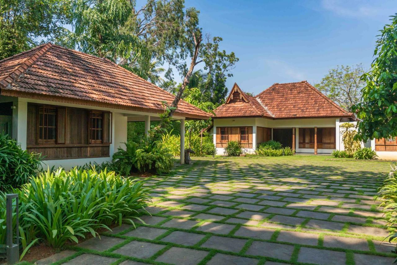 Cheppanam House With Backwater View And Pvt Lawn By Stayvista *