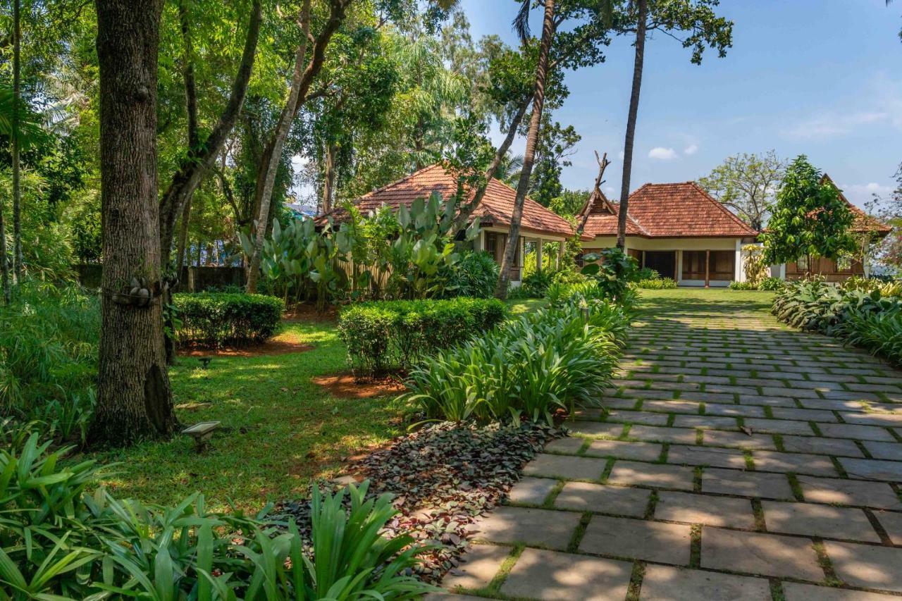 Cheppanam House With Backwater View And Pvt Lawn By Stayvista Villa