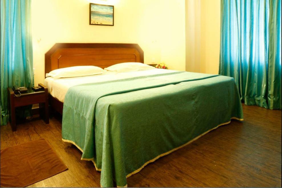 Riviera Suites Hotel