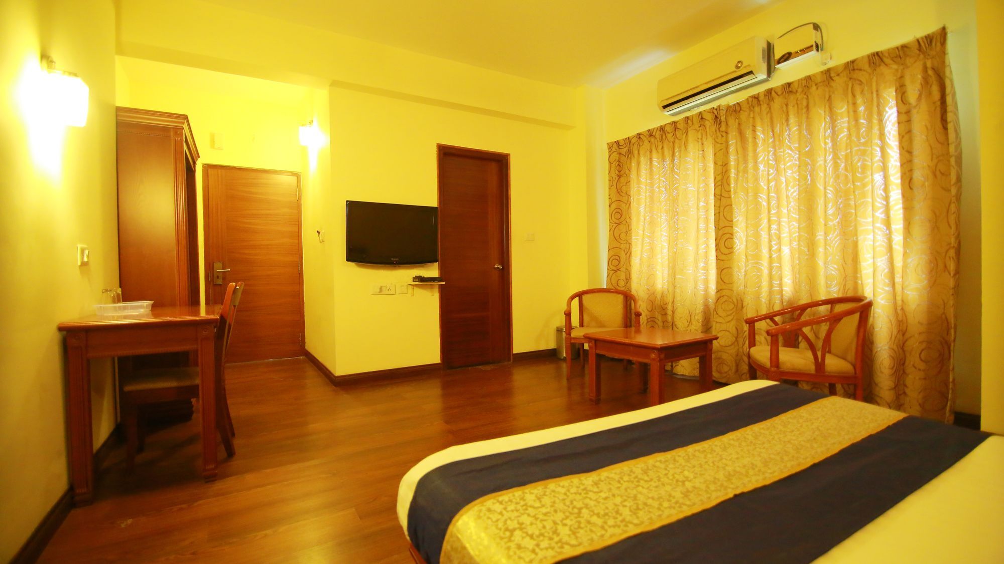 Hotel Oyo 4802 Cochin Residency