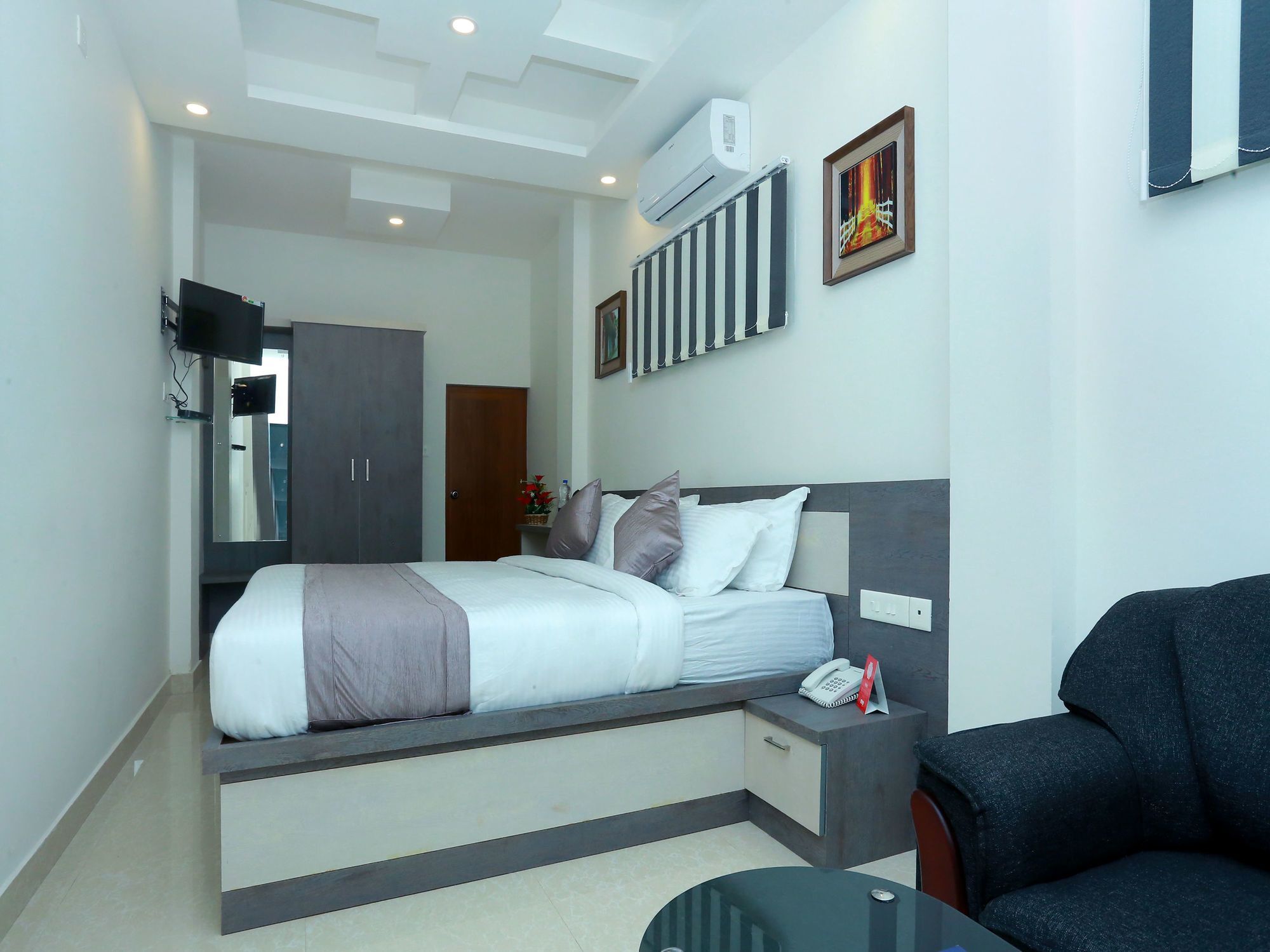 Hotel Oyo 10278 Caprice Residency
