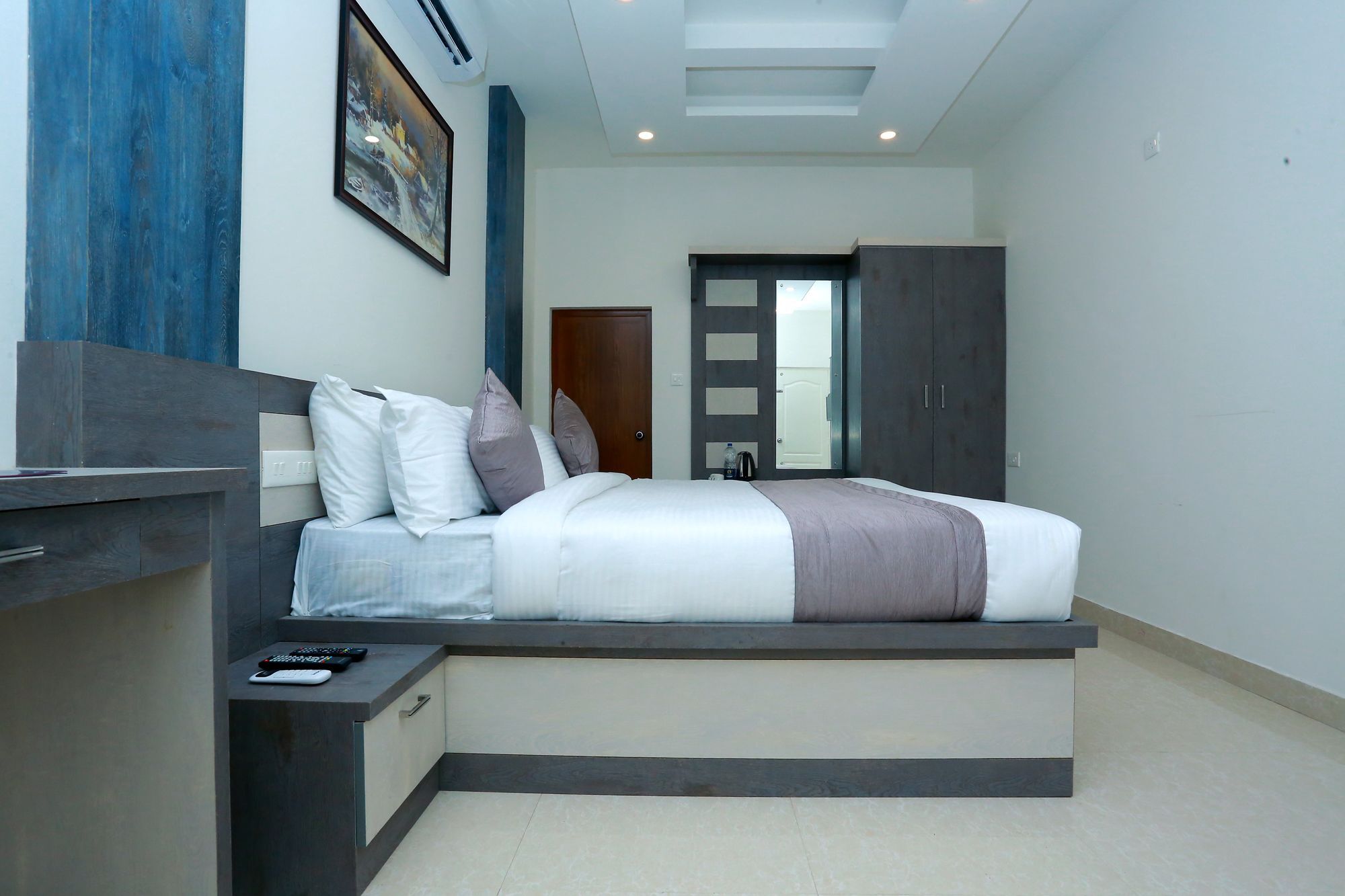 Oyo 10278 Caprice Residency