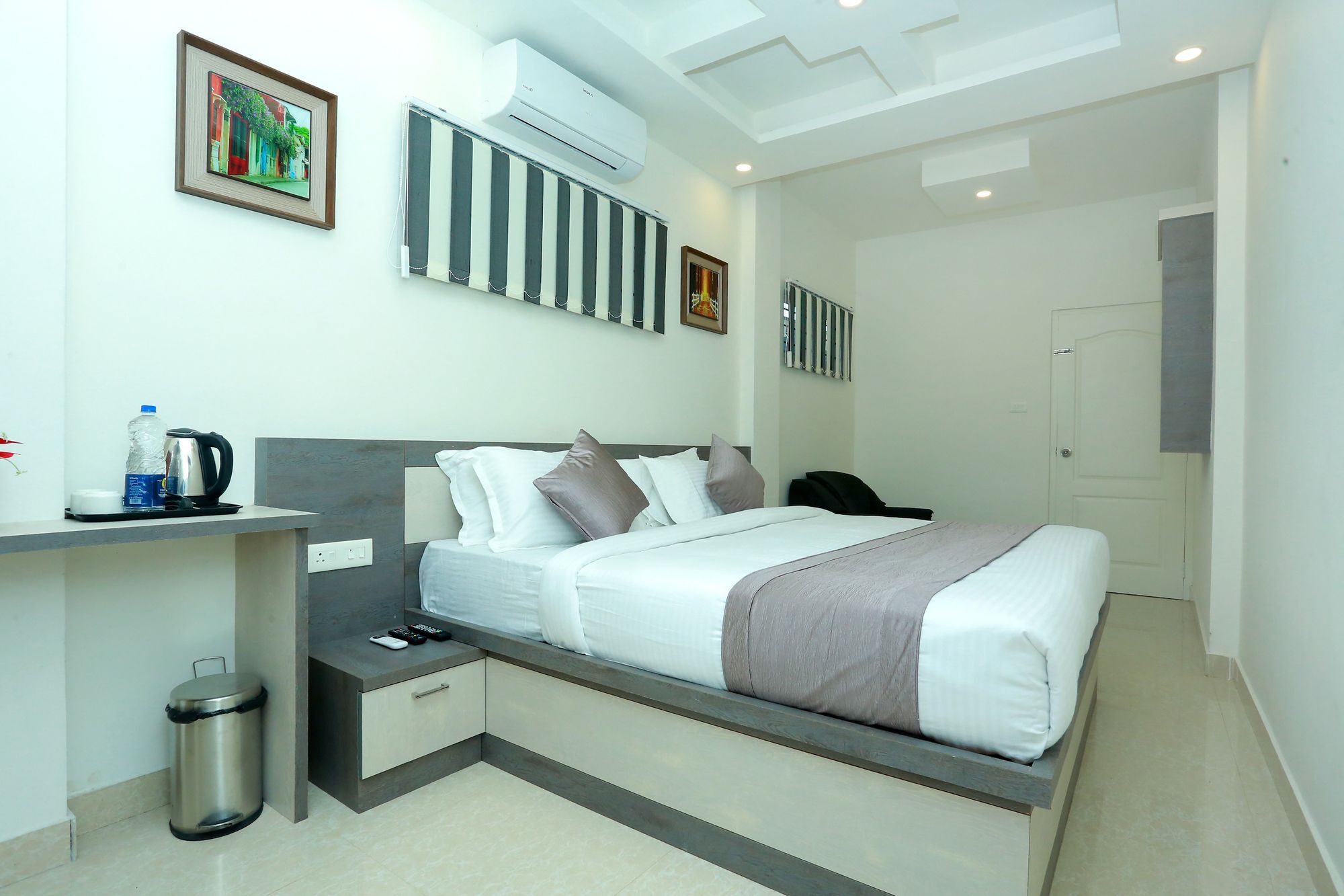Oyo 10278 Caprice Residency Hotel Kochi