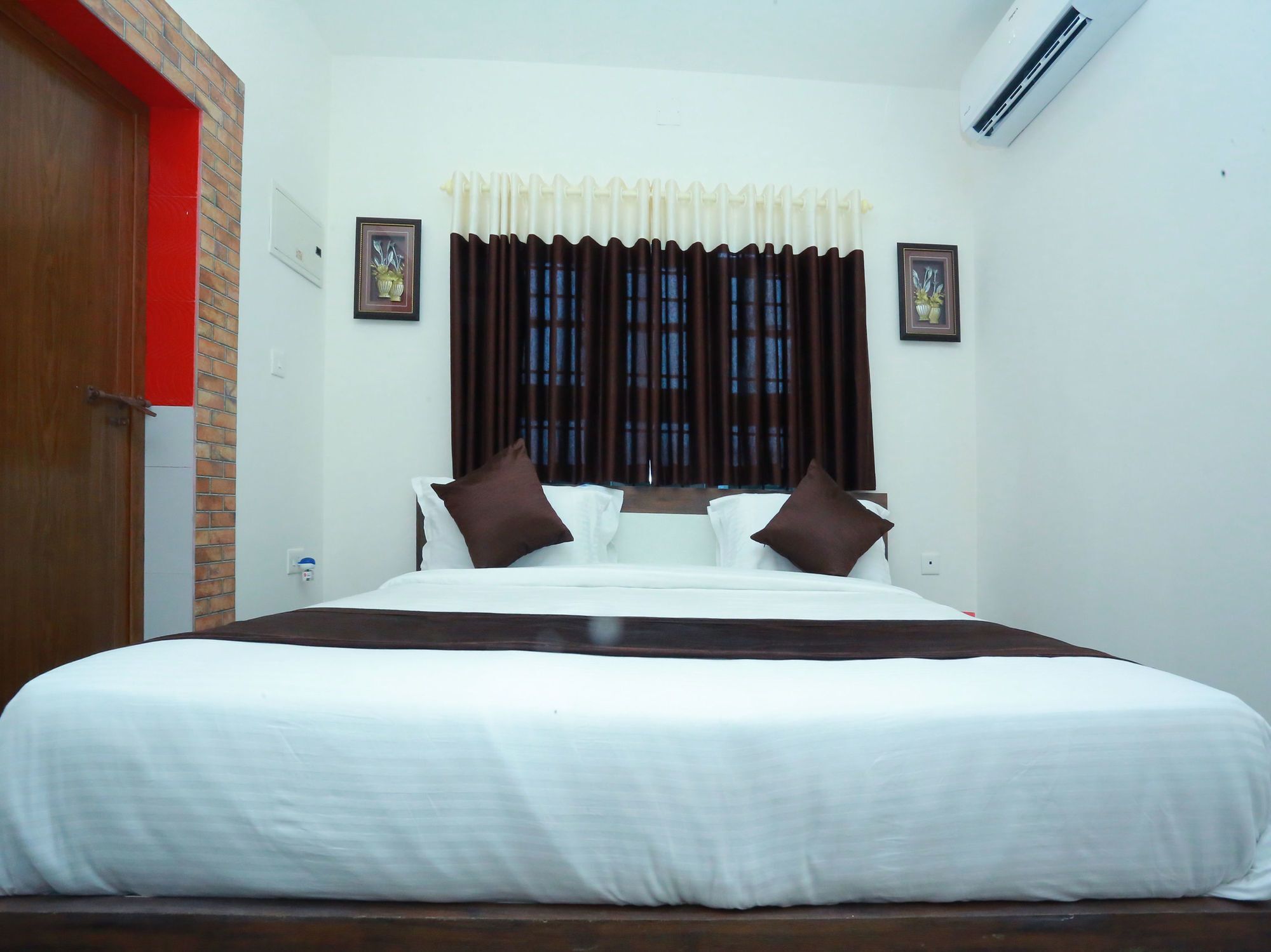 Oyo 10278 Caprice Residency Hotel