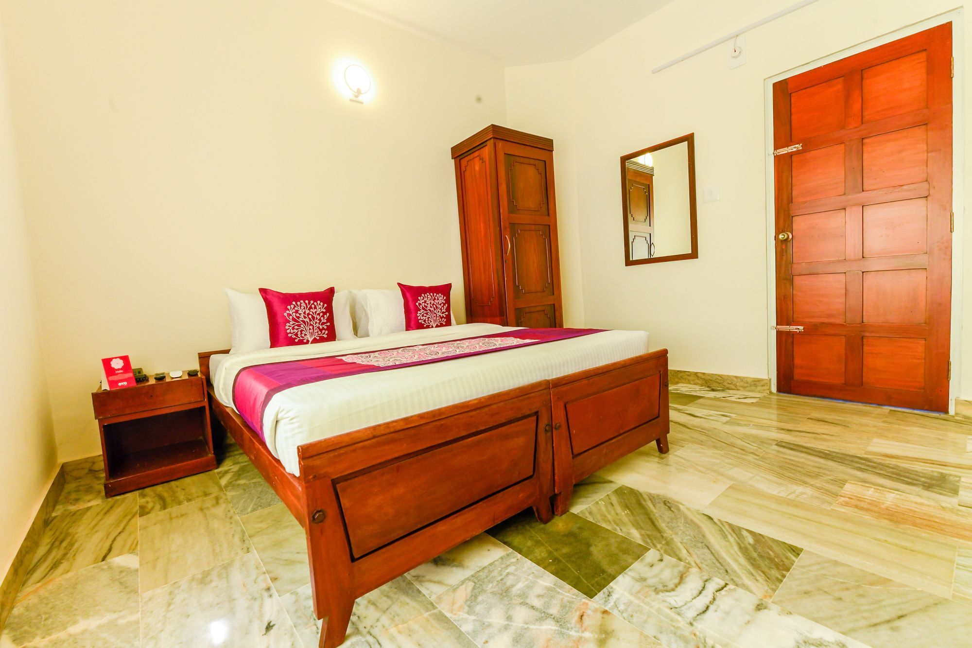Oyo 11328 Chandrika Residency Hotel 3*