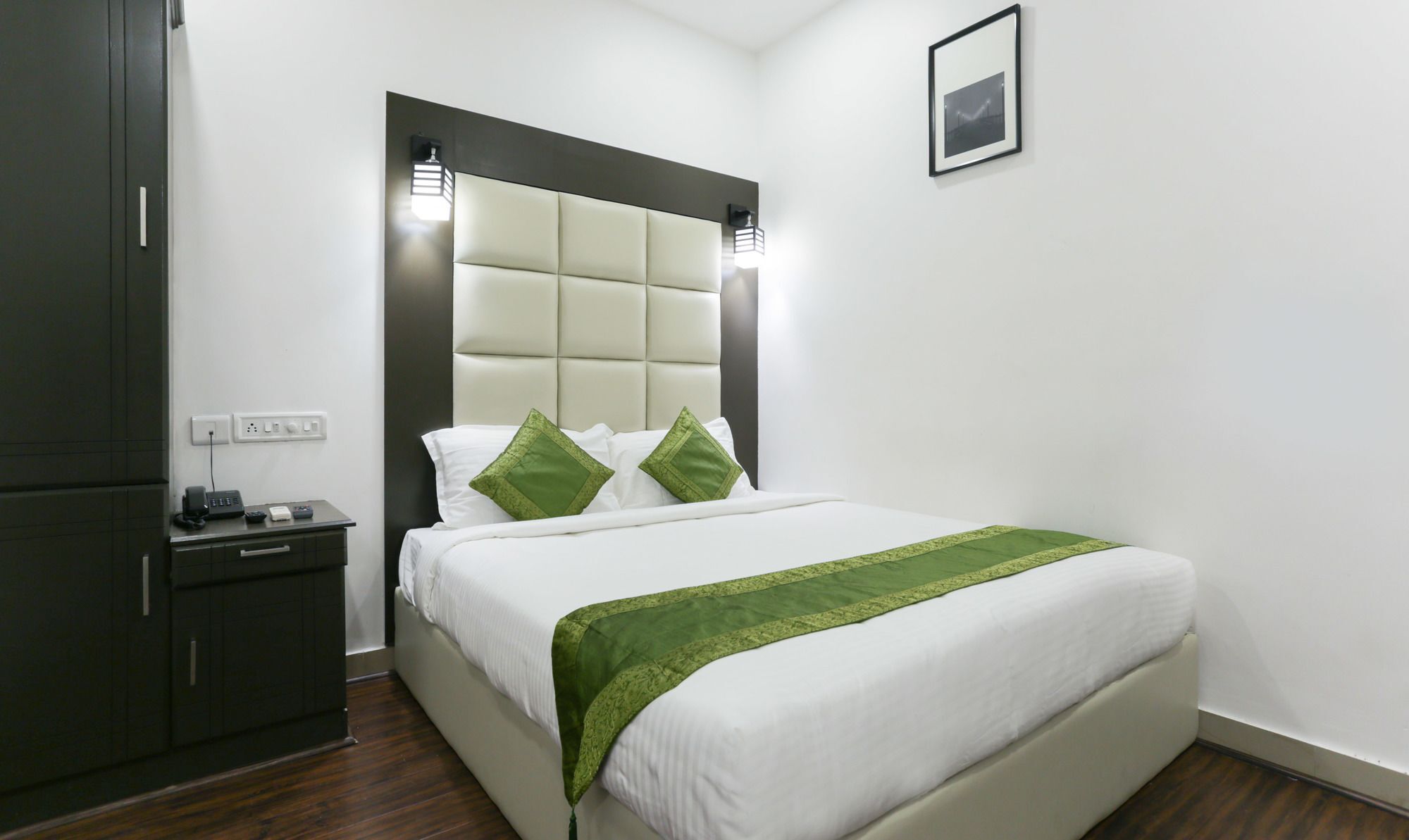 Fabhotel Qube - 800m From Ernakulam Junction South Railway Station Hotel 3*