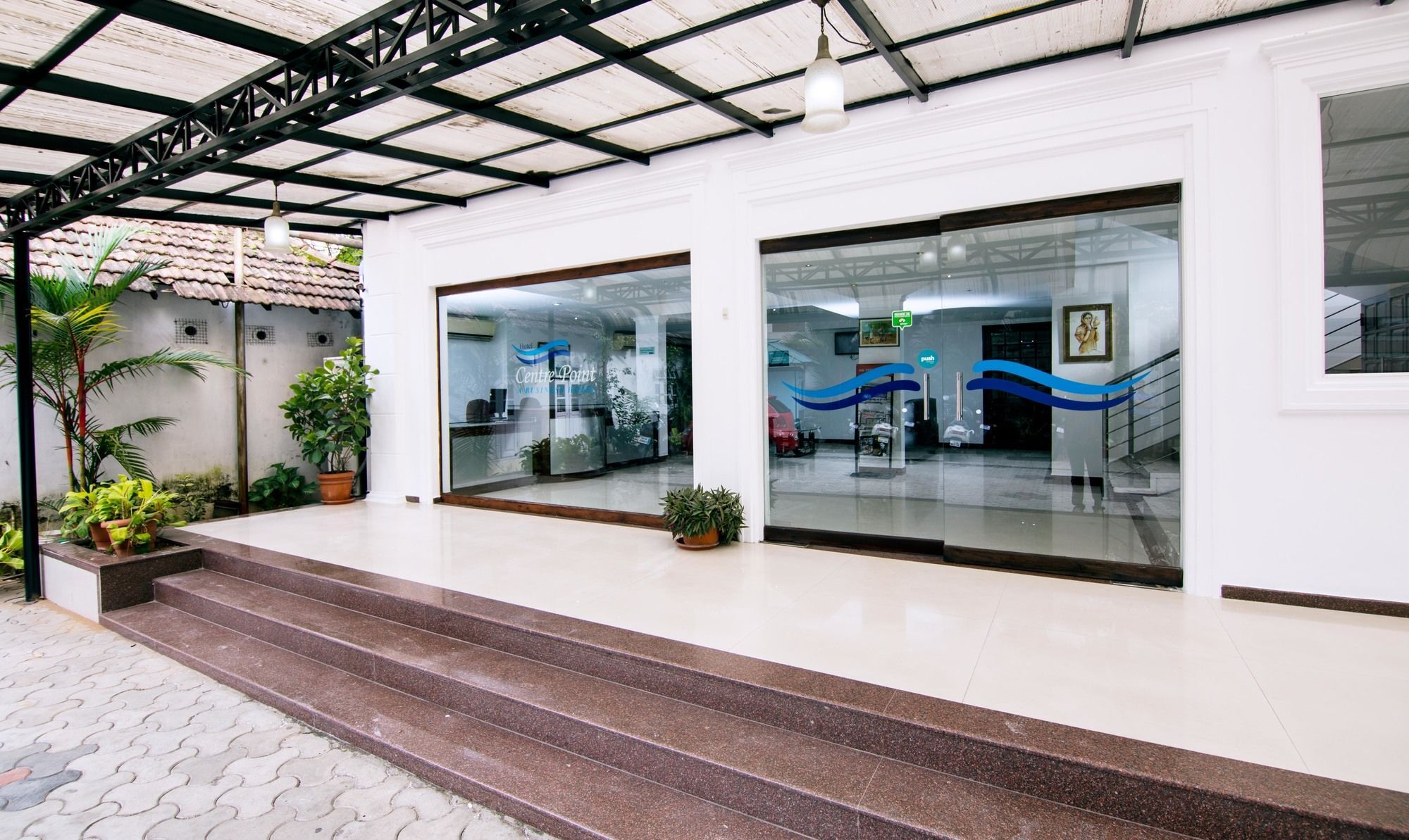 Treebo Center Point Hotel 3*