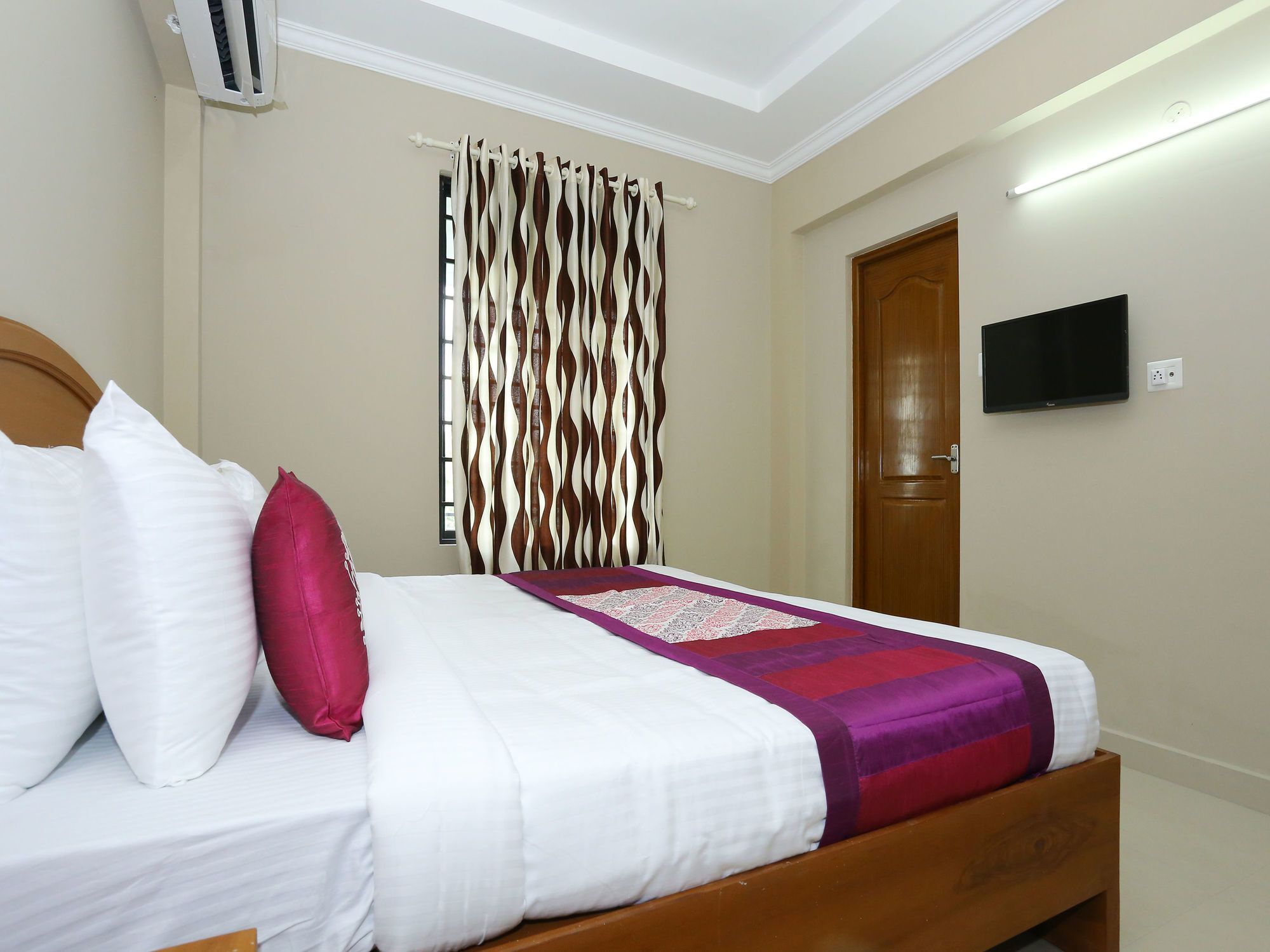 Collection O Kadavanthra Near South Railway Station Hotel 3*