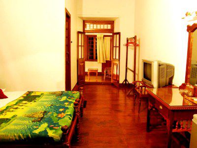 Rossitta Wood Castle Bed & Breakfast