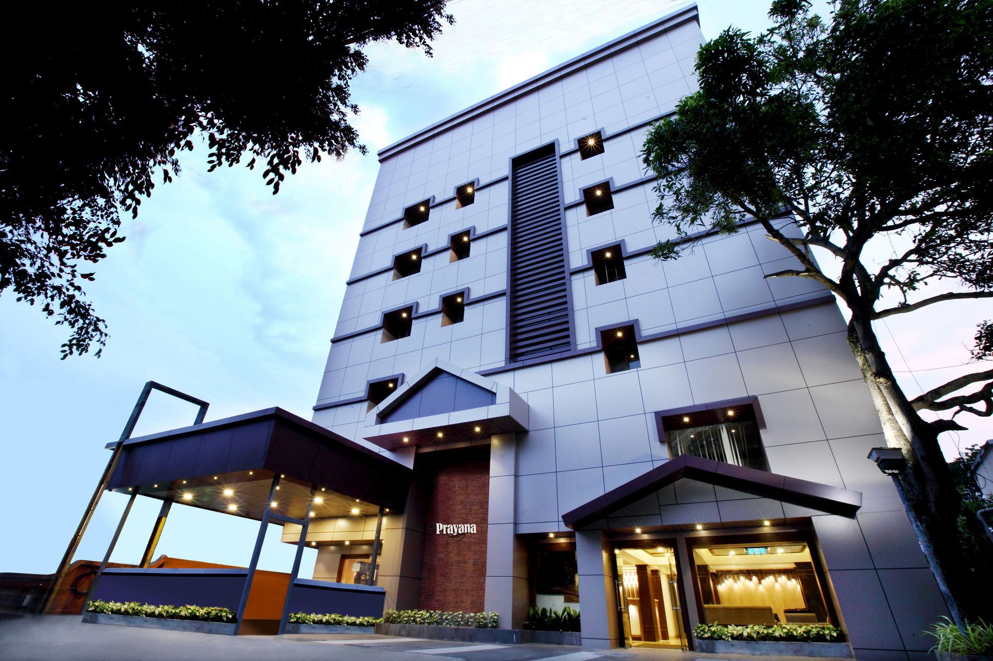 Prayana Hotel 3*