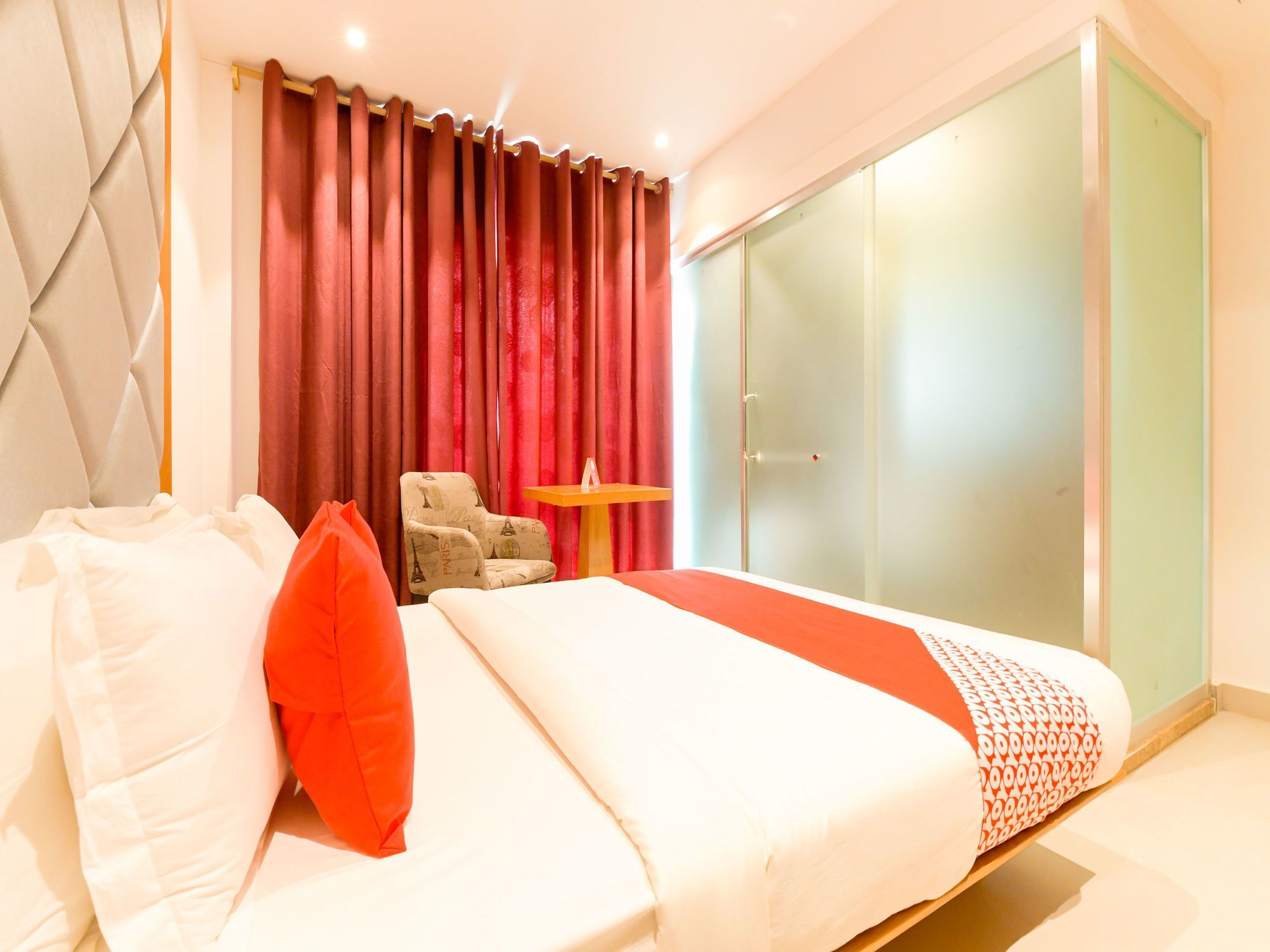 Oyo 12670 Connect Hotel