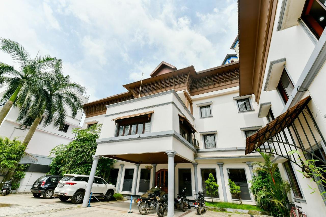 Oyo 23587 M-star Heritage P Ltd 3*