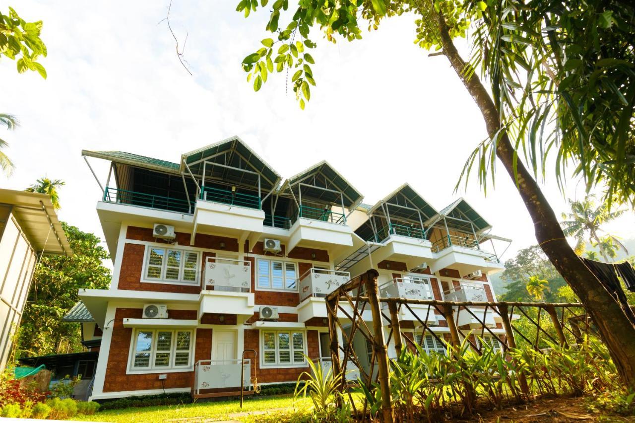 Dhanyasree Nadiyoram Resort *