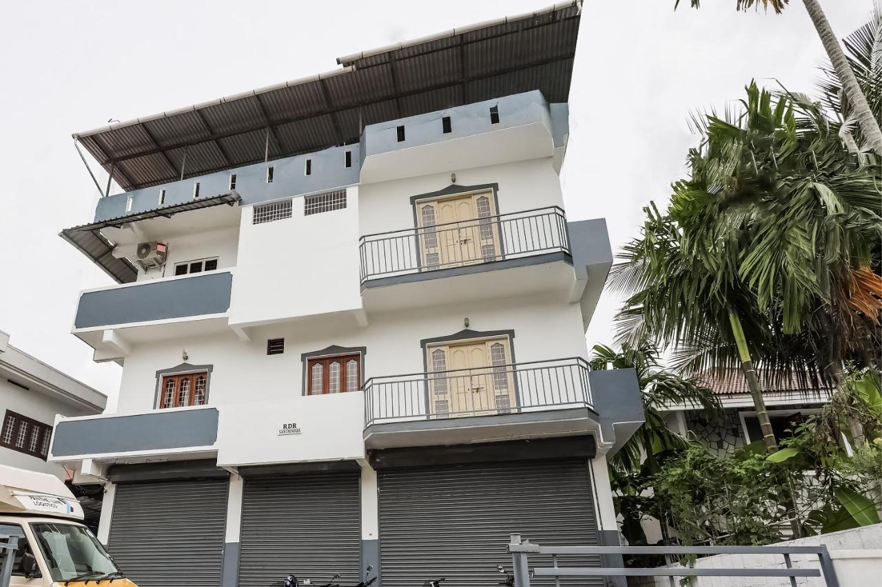 1br Welcoming Homely Near Kims Hospital 3* Kochi