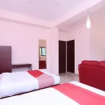Oyo 13577 Tkr Metro Residency