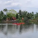 Muralee\'S Riverside Villa In Kochi