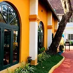 Elphinstone Residency