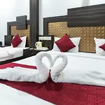 Hotel Kochi Crown