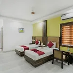 Hotel Kochi Crown