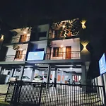 Tulip Homes By The Oaks Inn