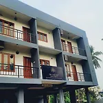Tulip Homes By The Oaks Inn