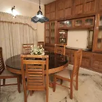 Metropolitan Serviced Villa