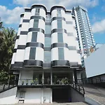 Super Townhouse Malabar Illam