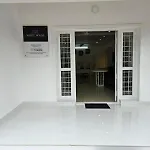 White House Homestay