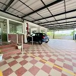 Veu Ragamalika Cochin Near Lakeshore Hospital