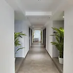 D-Luxe Hotel