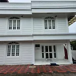 White House Homestay