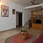 Spacious Green Villa In Vytilla