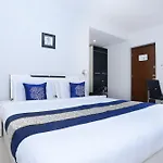 Super Townhouse Malabar Illam