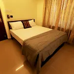 Joe\'S Riverfront Villa