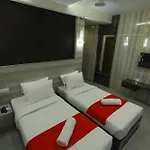 D-Luxe Hotel