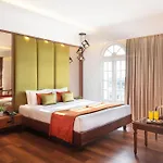 The Avenue Center Hotel