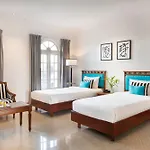The Avenue Center Hotel