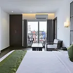 Hotel Crown Suites