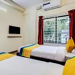 Itsy Hotels Rain Tulsi Stayz, Palarivattom Junction