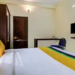 Itsy Hotels Rain Tulsi Stayz, Palarivattom Junction