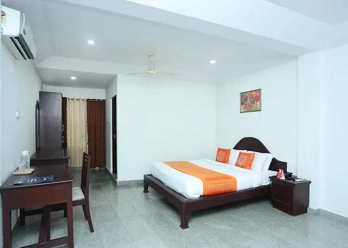 Oyo 9902 Nedumparambil Residency
