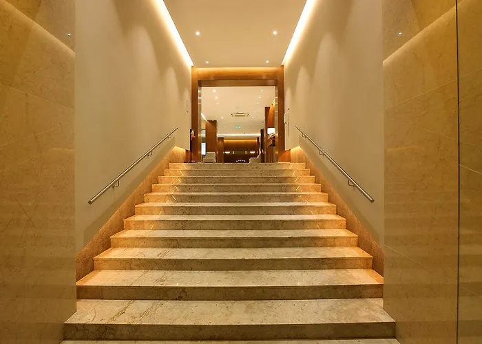 Hotel Crystal Plaza