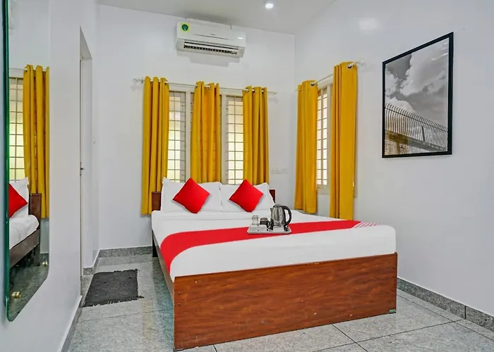 Oyo Thykoodam Sleep Inn