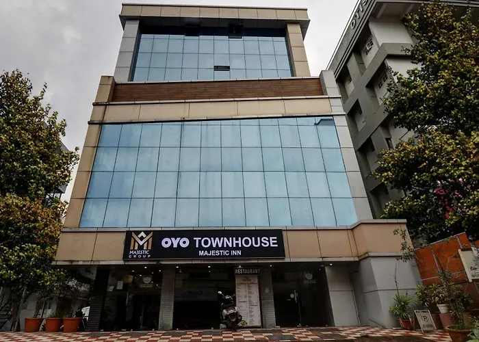 Oyo Townhouse 595 Majestic Inn