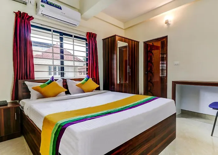 Itsy Hotels Rain Tulsi Stayz, Palarivattom Junction