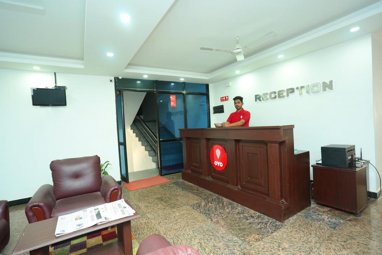 Hotel Oyo 9902 Nedumparambil Residency Kochi