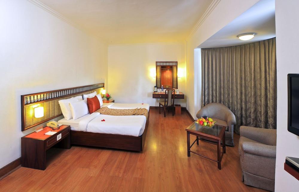 Hotel Abad Plaza 4*