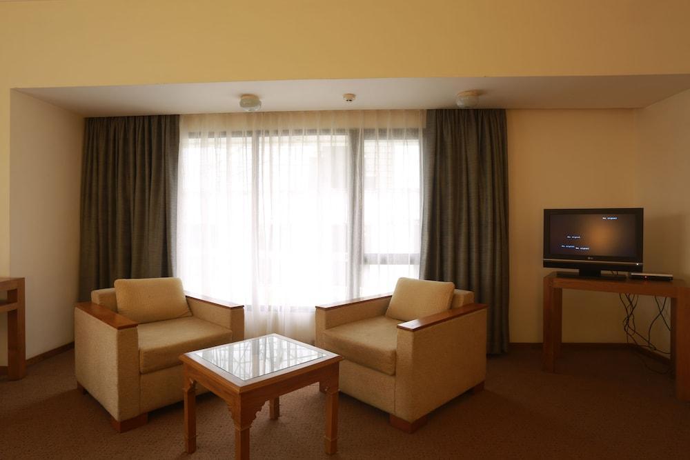 The Avenue Regent Hotel 4*
