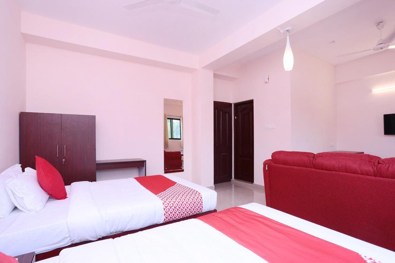 Oyo 13577 Tkr Metro Residency 3*
